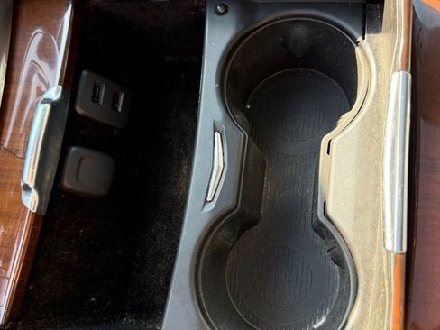 Used 2016 Cadillac Escalade ESV Luxury image 22