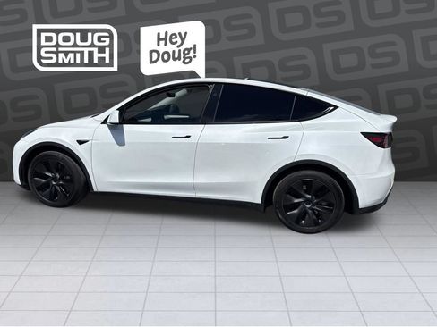 Used 2025 Tesla Model Y Long Range AWD/4WD image 2