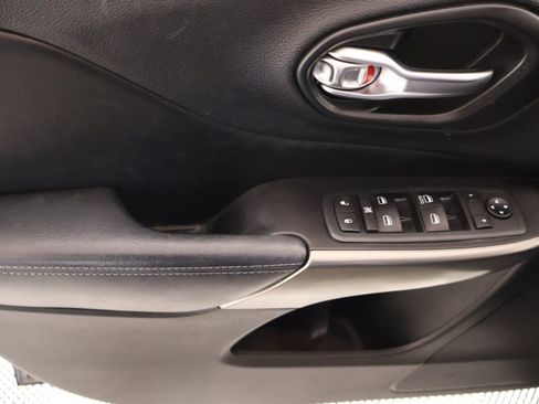 Used 2020 Jeep Cherokee Latitude w/ Cold Weather Group image 15