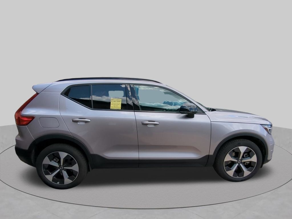 Used 2026 Volvo XC40 B5 Plus AWD/4WD image 12