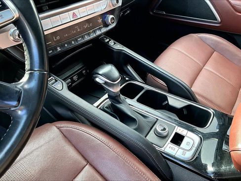 Used 2024 Kia Telluride EX w/ EX Captain's Chair Package FWD image 15