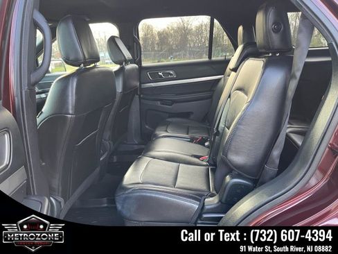 Used 2018 Ford Explorer XLT w/ Equipment Group 202A AWD/4WD image 13