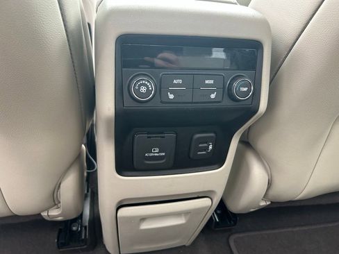 Used 2019 GMC Acadia Denali w/ Technology Package AWD/4WD image 17