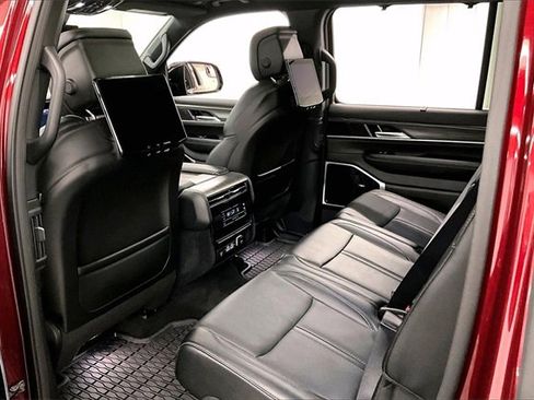 Used 2024 Jeep Wagoneer L Series III w/ Premium Group I image 30