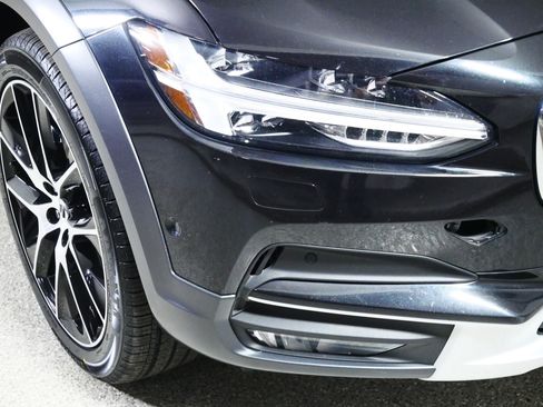 Used 2019 Volvo V90 T6 Cross Country w/ Protection Package Premier image 16