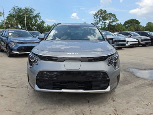 New 2026 Kia Niro Wind FWD image 3