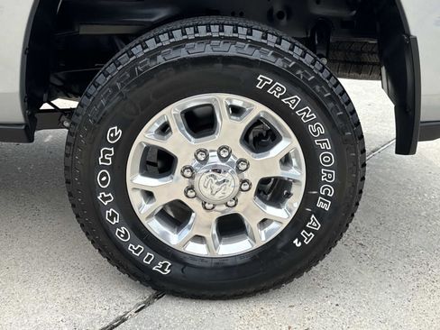 Used 2024 RAM 2500 Laramie AWD/4WD image 4