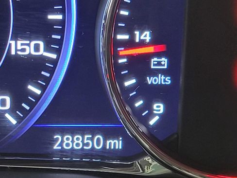 Used 2023 GMC Acadia SLT w/ Elevation Edition image 3