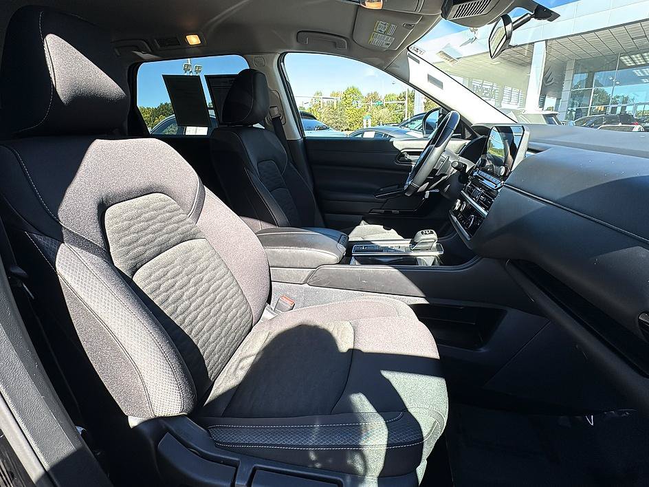 Certified 2025 Nissan Pathfinder SV FWD image 25