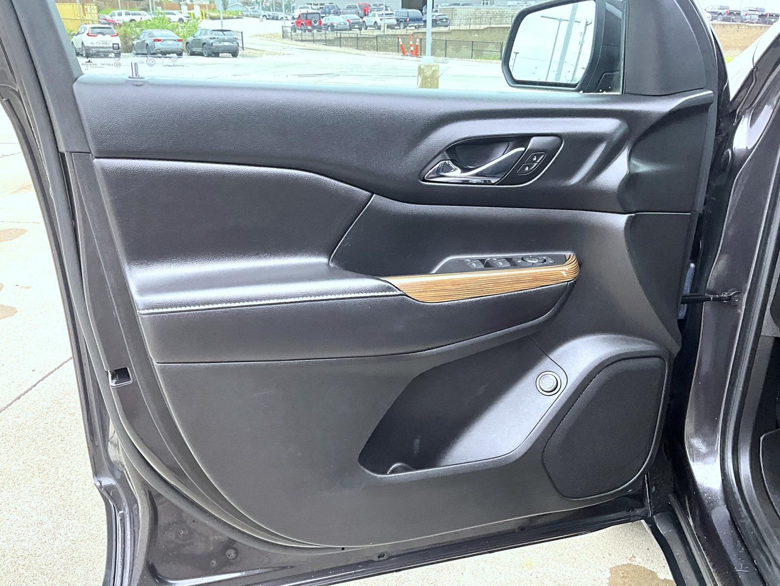 Used 2017 GMC Acadia SLE FWD image 11