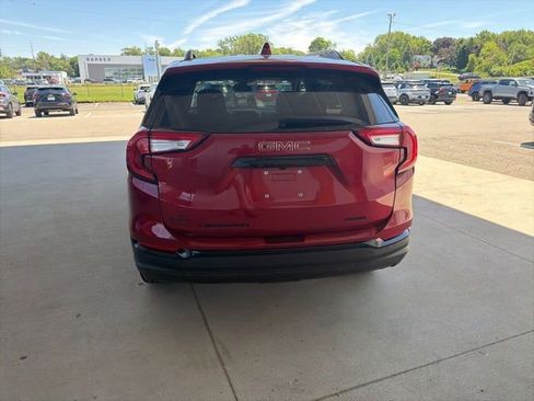 Used 2023 GMC Terrain SLE w/ Driver Convenience Package AWD/4WD image 4
