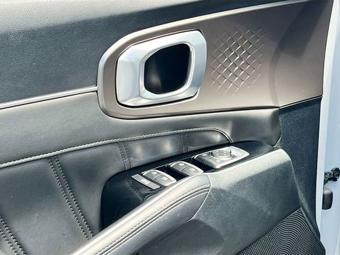Used 2024 Kia Sorento SX image 18