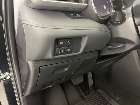 Used 2025 Toyota Highlander XLE image 27