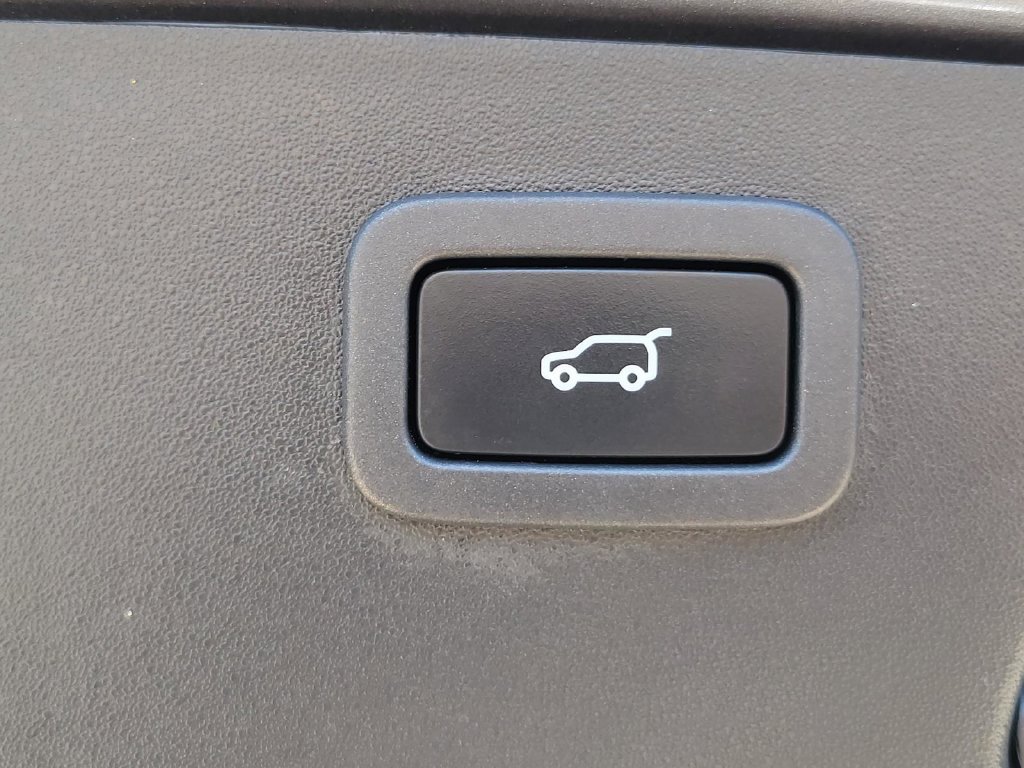 Used 2020 Jaguar E-PACE AWD/4WD image 12