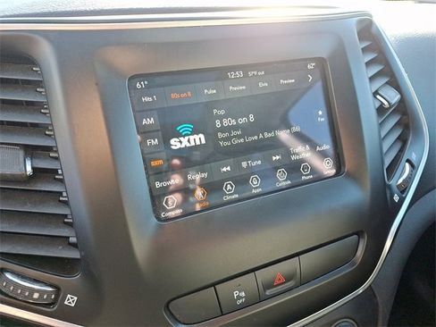 Used 2020 Jeep Cherokee Latitude Plus w/ Comfort/Convenience Group image 17