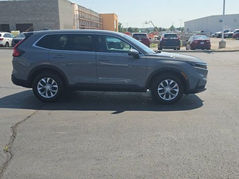 Used 2025 Honda CR-V LX image 9