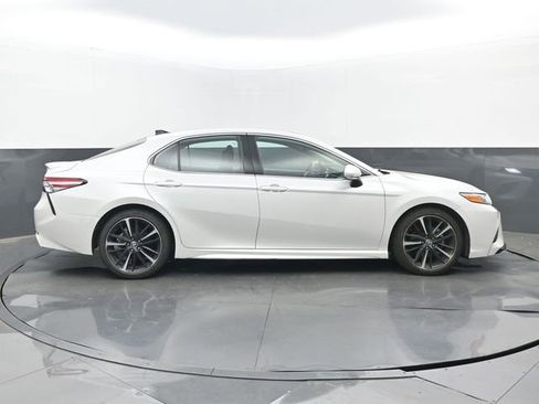 Used 2020 Toyota Camry XSE image 2