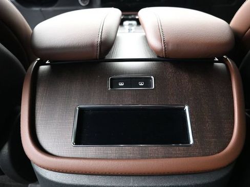 Used 2025 Lincoln Navigator Reserve AWD/4WD image 17