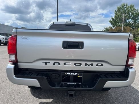 Used 2022 Toyota Tacoma SR5 w/ Technology Package AWD/4WD image 16