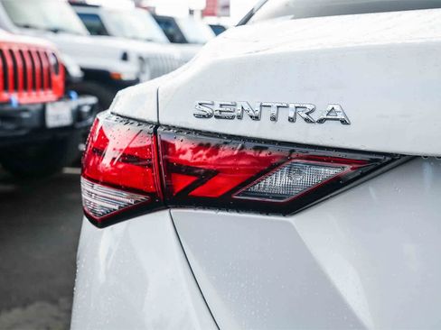 Used 2025 Nissan Sentra SV image 7