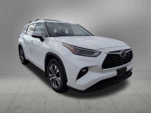 Used 2021 Toyota Highlander XLE image 8