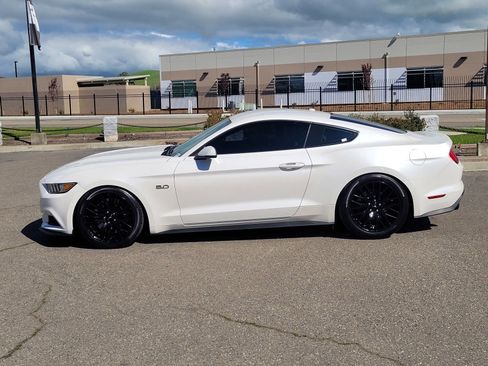 Used 2017 Ford Mustang GT Premium w/ GT Performance Package image 7