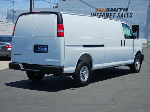 New 2026 Chevrolet Express 2500 Extended w/ Communications Package RWD image 5