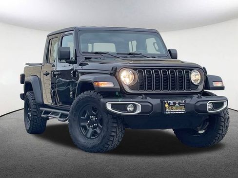 Used 2024 Jeep Gladiator Sport image 2