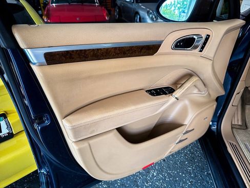 Used 2013 Porsche Cayenne Diesel AWD/4WD image 17