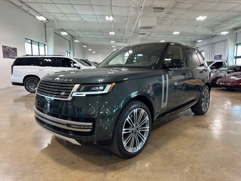 Used 2025 Land Rover Range Rover SE AWD/4WD image 3
