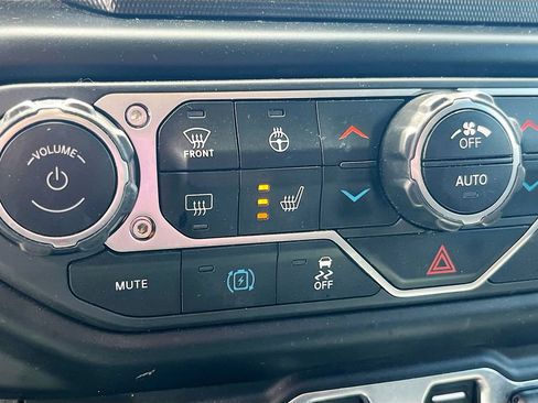 Used 2023 Jeep Wrangler Unlimited w/ Cold Weather Group AWD/4WD image 22