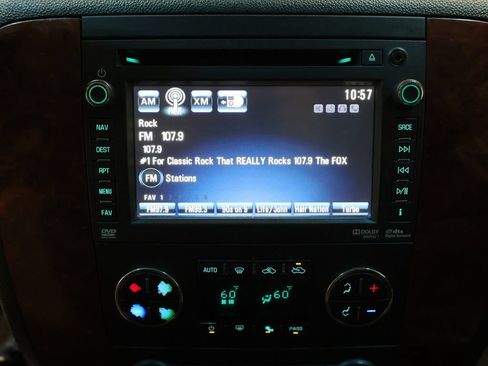 Used 2013 Chevrolet Avalanche LTZ AWD/4WD image 28