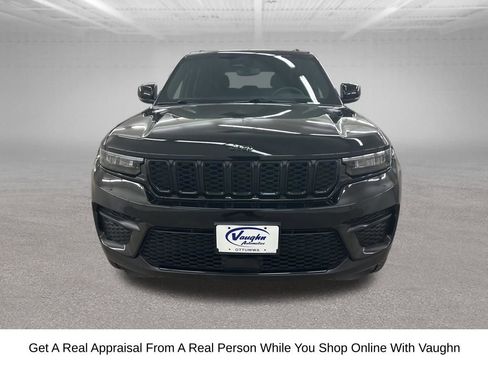 Used 2024 Jeep Grand Cherokee Altitude AWD/4WD image 5