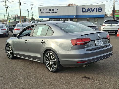 Used 2016 Volkswagen Jetta Sport image 6