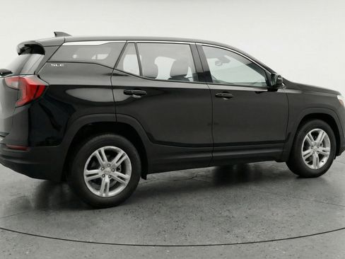 Used 2024 GMC Terrain SLE image 9