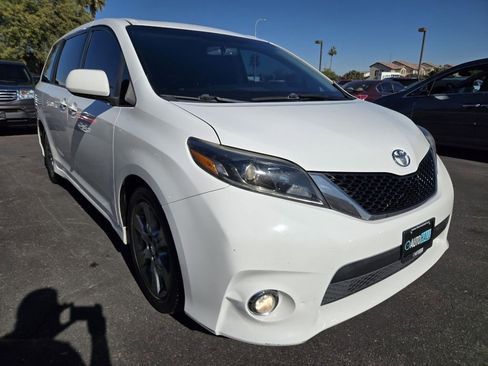 Used 2016 Toyota Sienna SE image 6