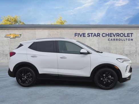 Used 2024 Buick Encore GX Sport Touring image 9