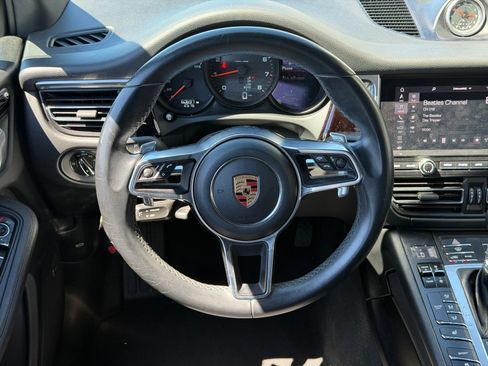 Used 2019 Porsche Macan w/ Premium Package AWD/4WD image 8