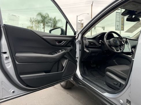 Used 2025 Subaru Outback Premium AWD/4WD image 16