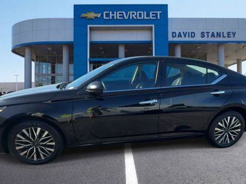 Used 2025 Nissan Altima 2.5 SV FWD image 5
