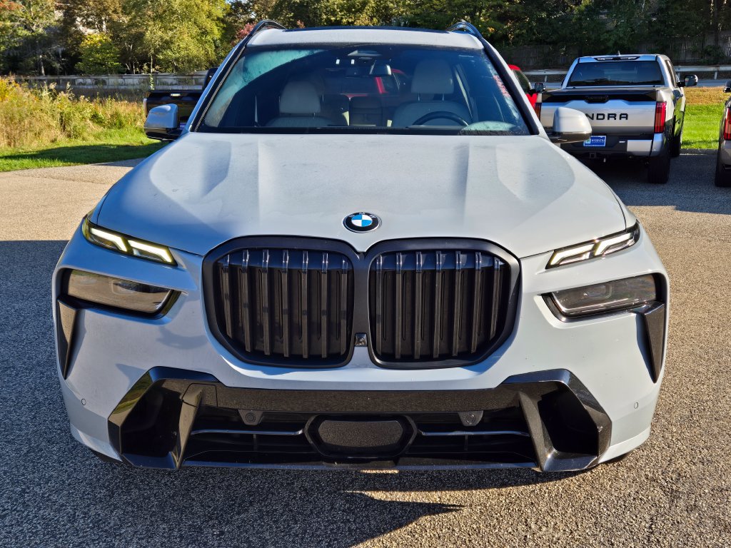 Used 2024 BMW X7 xDrive40i w/ M Sport Package AWD/4WD image 9