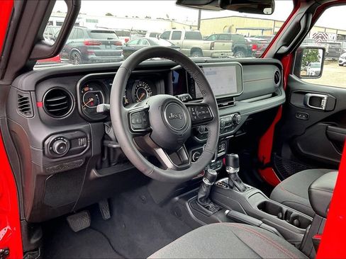 Used 2026 Jeep Wrangler Unlimited Rubicon AWD/4WD image 14