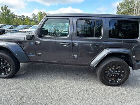 Used 2025 Jeep Wrangler Unlimited Sahara w/ Safety Group AWD/4WD image 11
