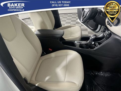 Used 2023 Buick Encore GX Select w/ Safety Package II image 27