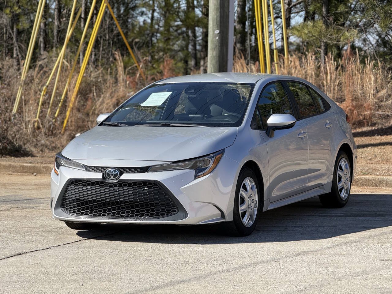 Used 2020 Toyota Corolla LE FWD image 2