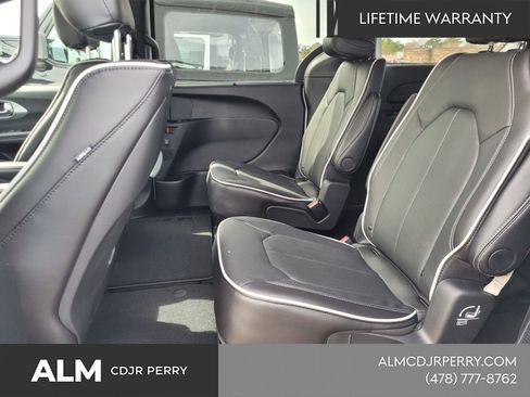 New 2026 Chrysler Pacifica Limited w/ Uconnect Theater Family Group FWD image 7