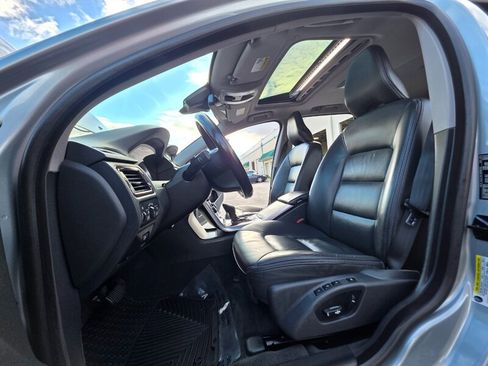 Used 2013 Volvo XC70 3.2 Platinum image 11