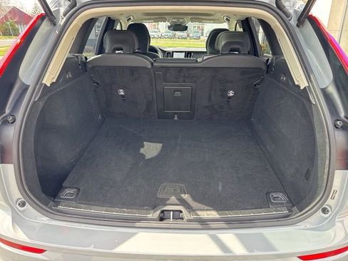 Used 2025 Volvo XC60 B5 Plus image 12