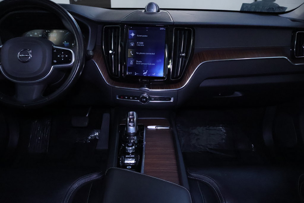 Used 2019 Volvo XC60 T8 Inscription w/ Advanced Package AWD/4WD image 18