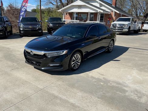 Used 2019 Honda Accord Touring image 2